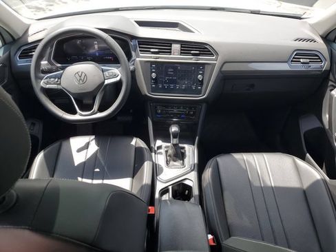 Certified 2024 Volkswagen Tiguan SE w/ Panoramic Sunroof Package FWD image 15