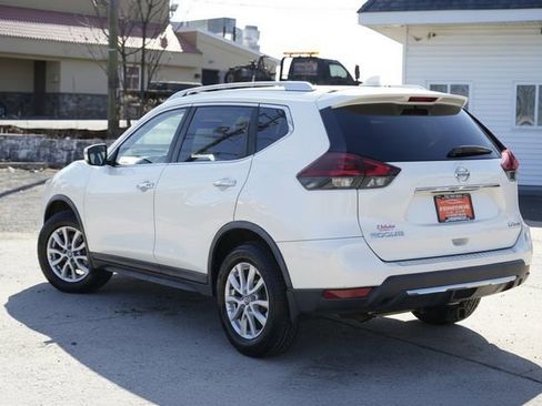 Used 2018 Nissan Rogue SV w/ Premium Package AWD/4WD image 4