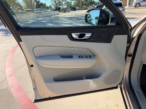 New 2026 Volvo XC60 T8 Ultra w/ Protection Package Premier image 17