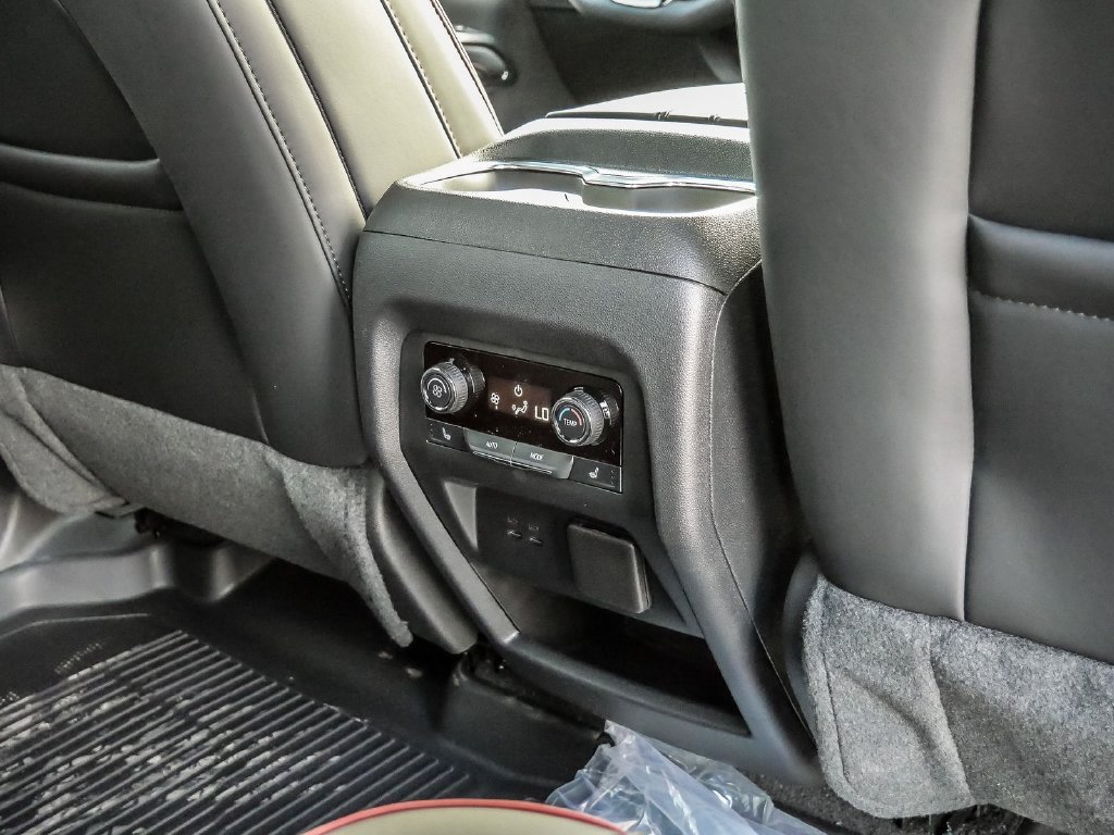New 2027 Chevrolet Traverse RS w/ LPO, Floor Liner Package FWD image 23