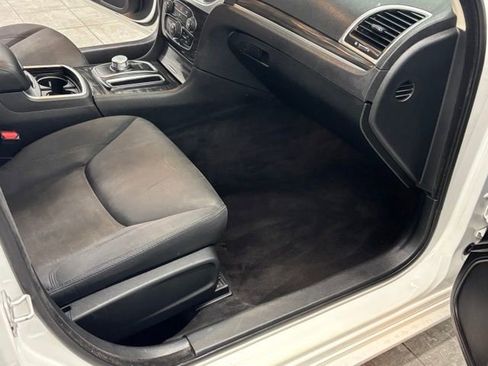 Used 2018 Chrysler 300 Touring w/ Chrome Appearance Package RWD image 25