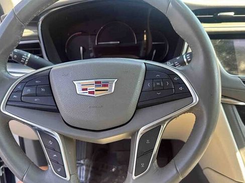 Used 2017 Cadillac XT5 Luxury w/ Driver Awareness Package FWD image 12