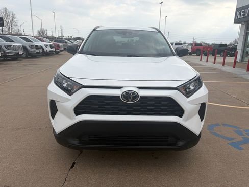 Used 2020 Toyota RAV4 LE image 2