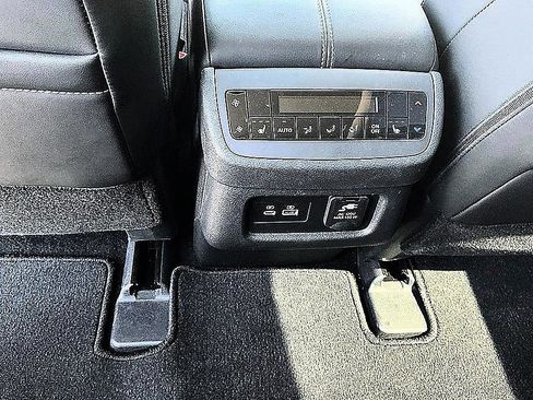 Certified 2025 Nissan Pathfinder Platinum AWD/4WD image 39