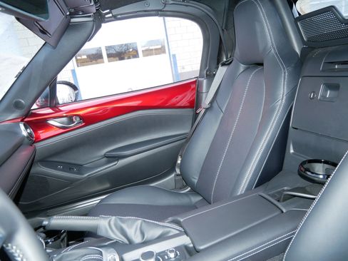 Used 2025 MAZDA MX-5 Miata Grand Touring image 12