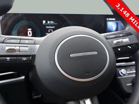 Used 2025 Hyundai Tucson SE image 17