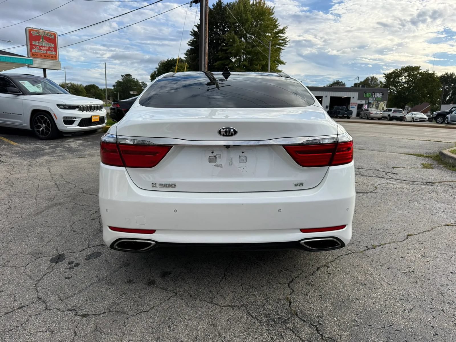 Used 2017 Kia K900 Luxury w/ VIP Plus Package RWD image 4