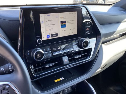 Used 2025 Toyota Highlander XSE image 30