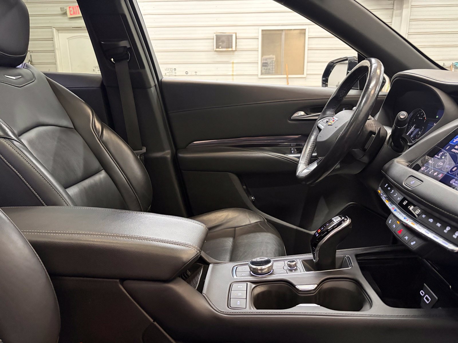 Used 2022 Cadillac XT4 Luxury w/ Cold Weather Package AWD/4WD image 28