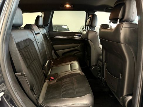Used 2014 Jeep Grand Cherokee SRT image 23