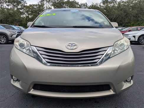 Used 2016 Toyota Sienna XLE image 9
