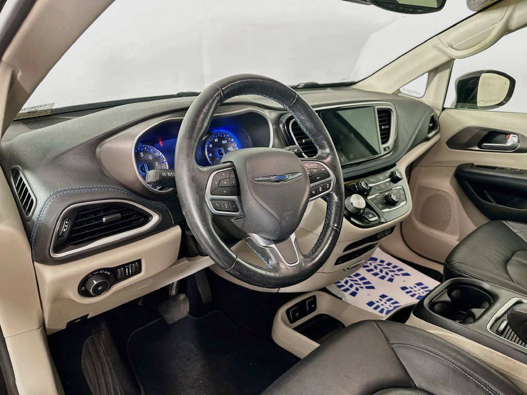 Certified 2021 Chrysler Pacifica Touring-L w/ Uconnect Theater Family Group AWD/4WD image 16