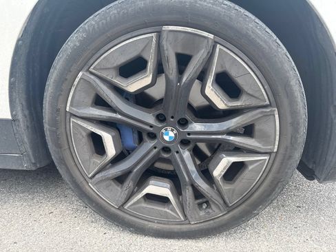 Used 2024 BMW iX xDrive50 w/ Sport Package AWD/4WD image 4