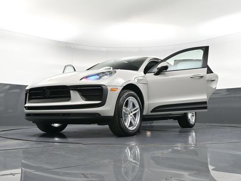 New 2026 Porsche Macan AWD/4WD image 38