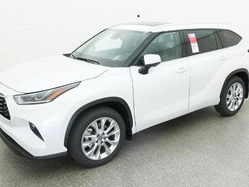 New 2026 Toyota Highlander Limited AWD/4WD image 1