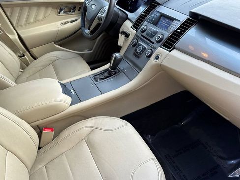 Used 2015 Ford Taurus SEL FWD image 18