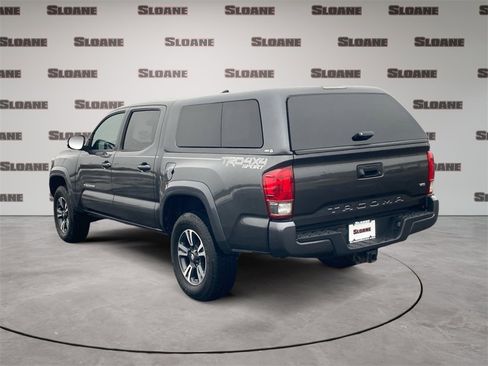 Used 2017 Toyota Tacoma TRD Sport w/ Tow Package (A/T) image 3