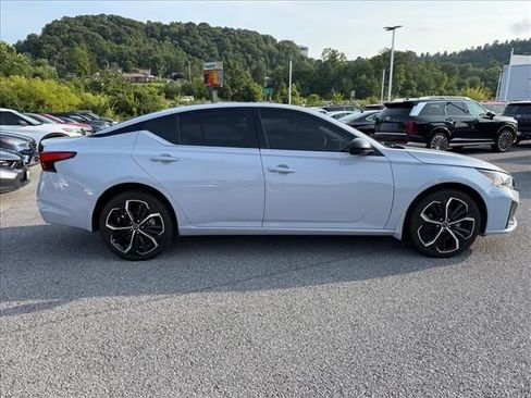 Used 2023 Nissan Altima 2.5 SR AWD/4WD image 13