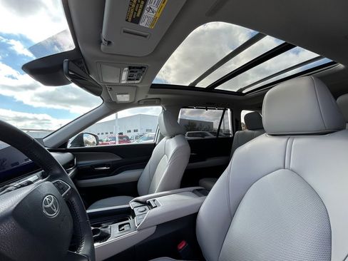Used 2024 Toyota Grand Highlander XLE image 12