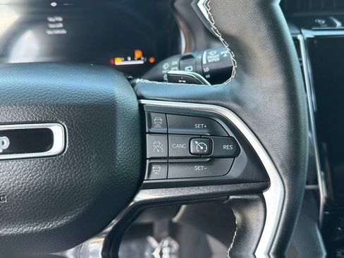 Used 2022 Jeep Grand Cherokee Altitude AWD/4WD image 24