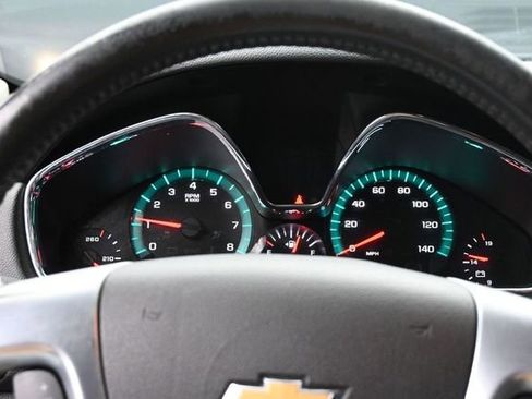 Used 2017 Chevrolet Traverse LT w/ Style and Technology Package FWD image 19