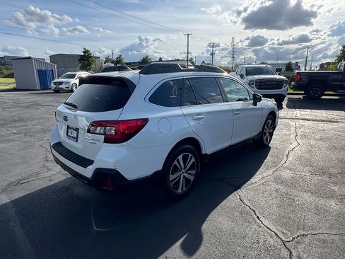 Used 2019 Subaru Outback 3.6R Limited w/ Popular Package #2 AWD/4WD image 11