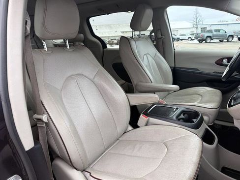 Used 2019 Chrysler Pacifica Limited image 48