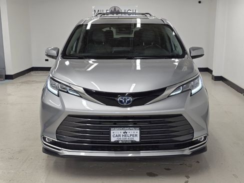 Used 2022 Toyota Sienna Limited AWD/4WD image 2