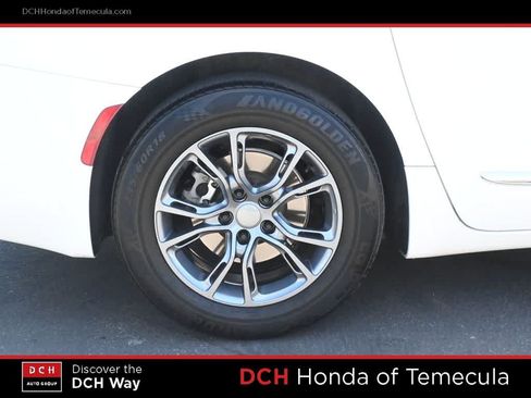Used 2017 Chrysler Pacifica Touring-L FWD image 23