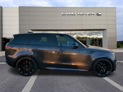 New 2025 Land Rover Range Rover Sport Dynamic SE image 4