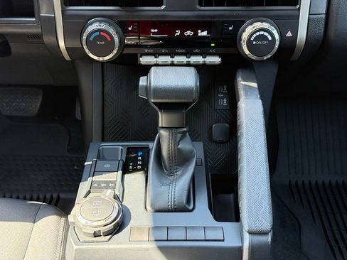 Certified 2024 Toyota Tacoma SR5 AWD/4WD image 27