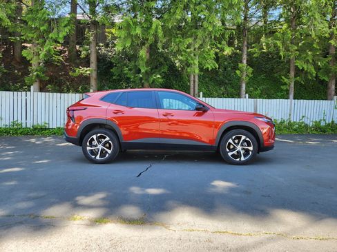 Used 2024 Chevrolet Trax RS w/ Driver Confidence Package FWD image 12