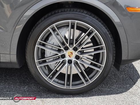 Used 2019 Porsche Cayenne Turbo w/ Premium Plus Package AWD/4WD image 10