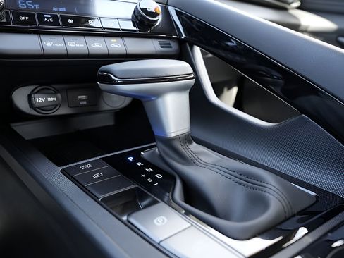 Certified 2025 Hyundai Elantra SEL FWD image 29