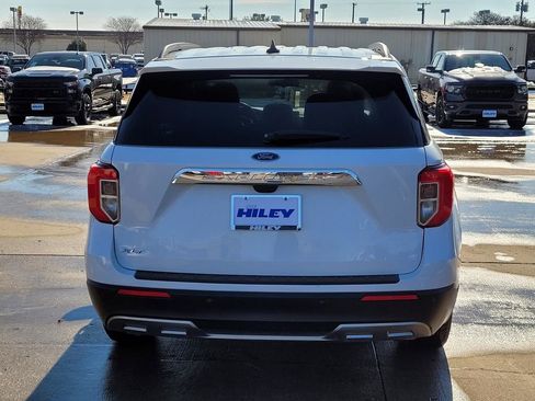 Used 2024 Ford Explorer XLT w/ Equipment Group 202A image 4