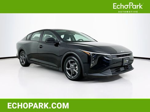 Used 2025 Kia K4 LXS image 1