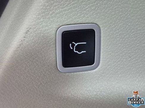 Used 2024 Chrysler Pacifica Touring-L FWD image 25
