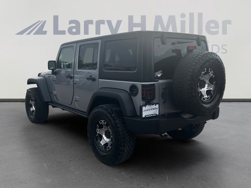 Used 2014 Jeep Wrangler Unlimited Rubicon w/ Connectivity Group AWD/4WD image 3