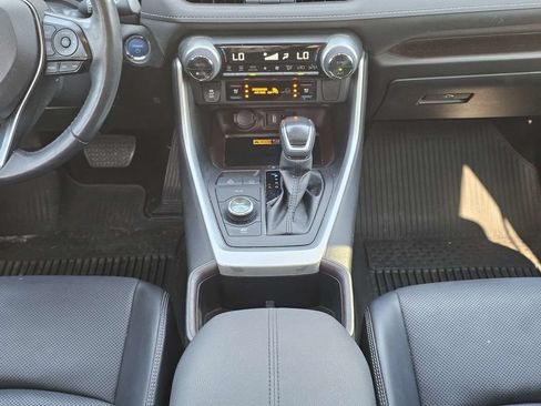 Used 2022 Toyota RAV4 Limited AWD/4WD image 19
