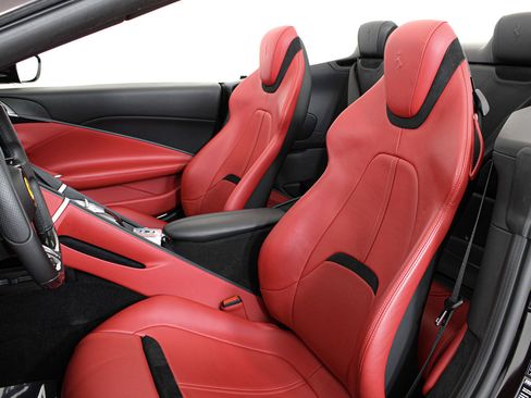 Certified 2024 Ferrari Roma Spider RWD image 41