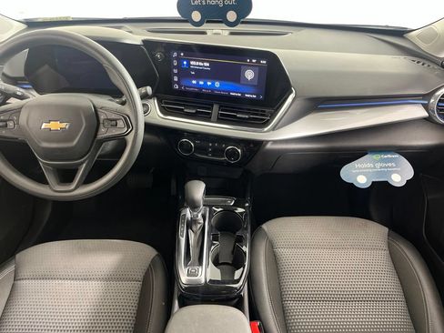 Certified 2025 Chevrolet Trax LT FWD image 17