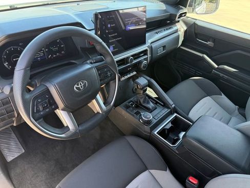 Used 2025 Toyota Tacoma TRD Sport image 8