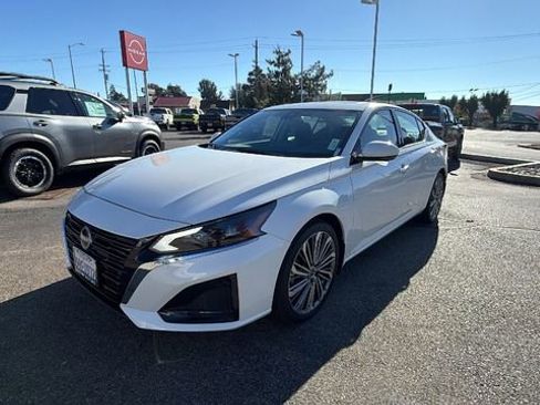 Used 2025 Nissan Altima 2.5 SL image 1