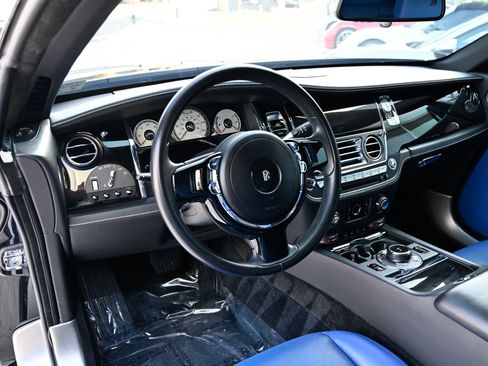 Used 2017 Rolls-Royce Wraith image 18