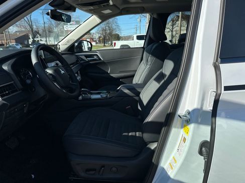 New 2026 Mitsubishi Outlander AWD image 9