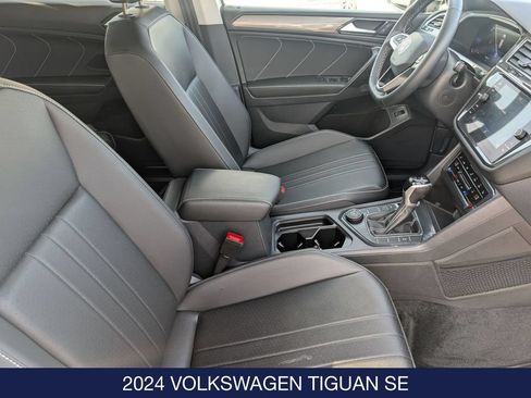Certified 2024 Volkswagen Tiguan SE AWD/4WD image 33