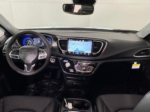 New 2027 Chrysler Pacifica Select FWD image 36