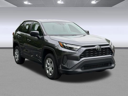 Used 2023 Toyota RAV4 LE AWD/4WD image 7