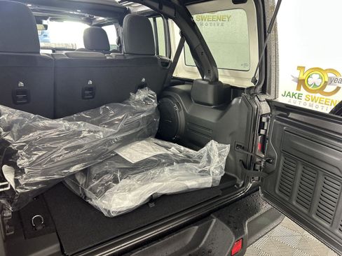 New 2025 Jeep Wrangler Sahara w/ Technology Group image 28