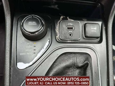 Used 2019 Jeep Cherokee Latitude w/ Popular Appearance Group AWD/4WD image 30